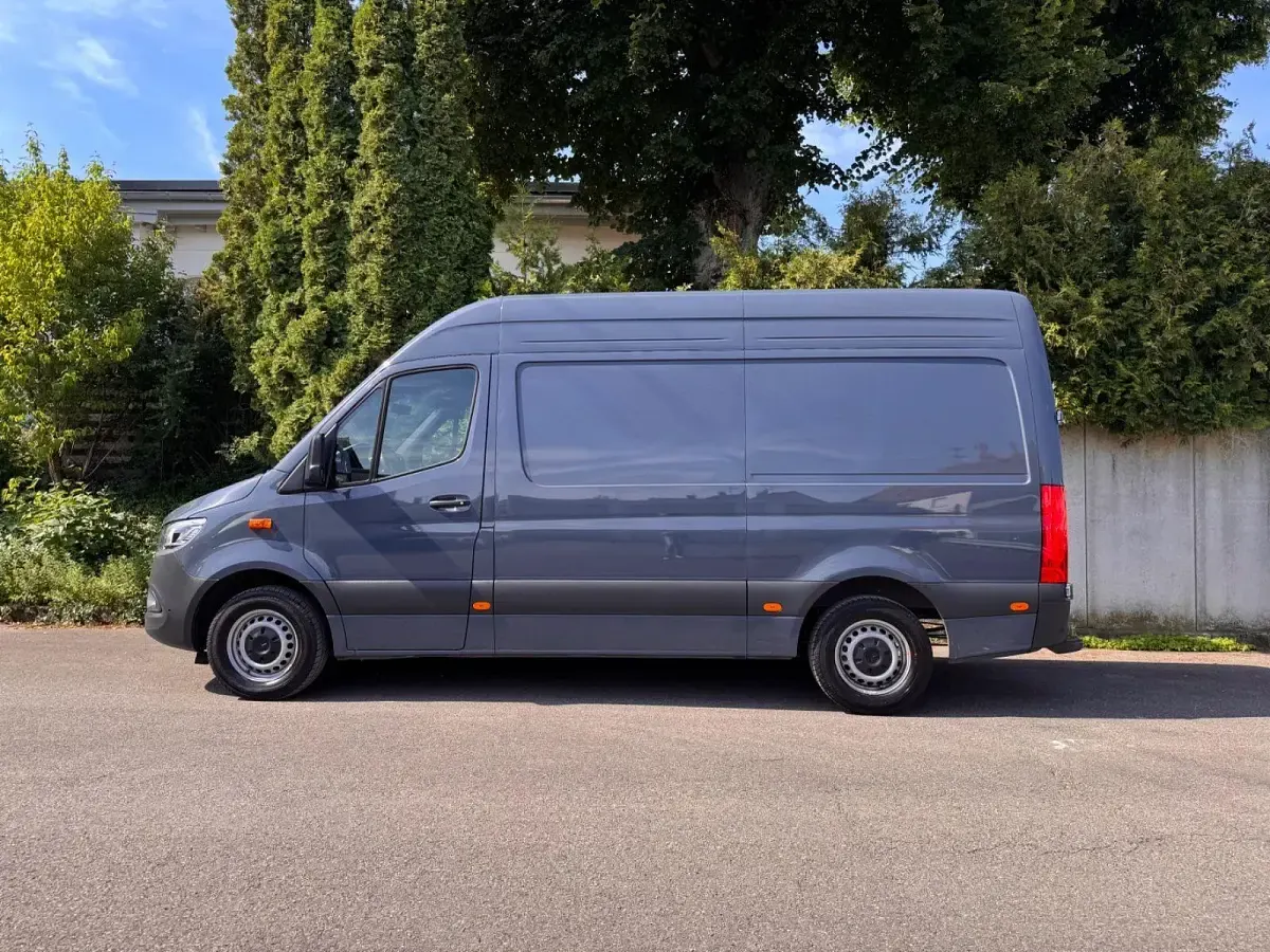 Gebraucht Mercedes Sprinter 150 PS (110 kW) 2024 Blau Van