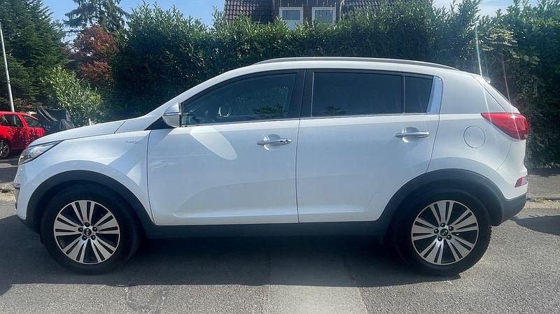 Weiß Gebraucht 2015 Kia Sportage Platinum Edition SUV | 10.800 € (Fairer Preis) - Bild 1/4