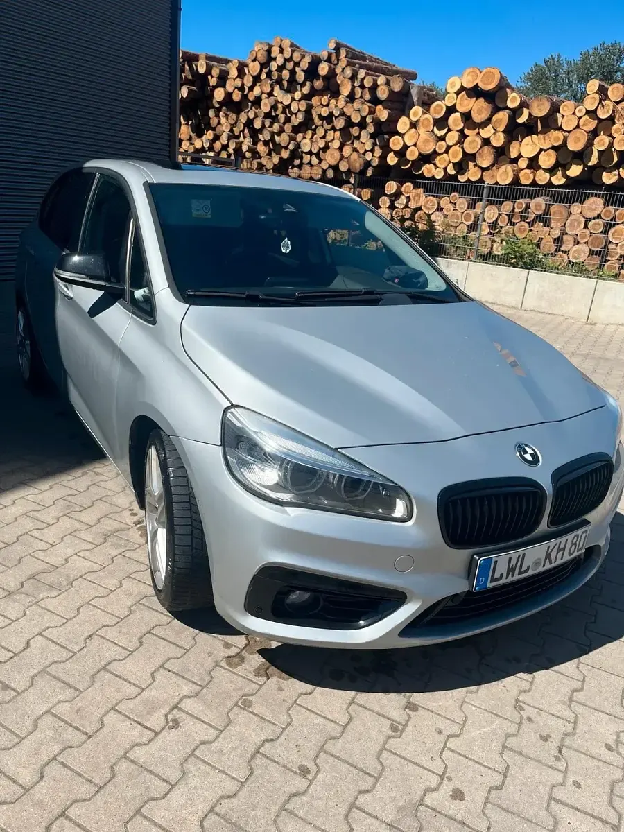 Gebraucht BMW 218 150 PS (110 kW) 2015 Silber Van / Kleinbus