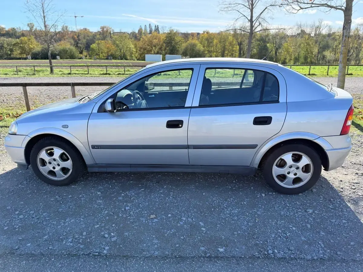 Gebraucht Opel Astra Edition 75 PS (55 kW) 1999 Grau Limousine
