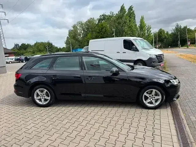Gebraucht Audi A4 Sport 122 PS (89 kW) 2019 Schwarz Kombi