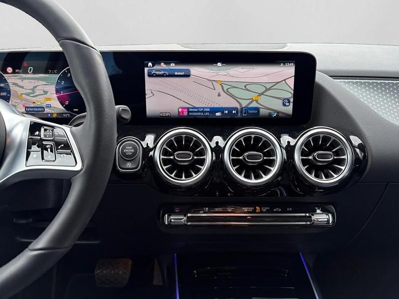 Gebraucht Mercedes GLA200 Progressive 120 PS (88 kW) 2024 Unilack polarweiß SUV