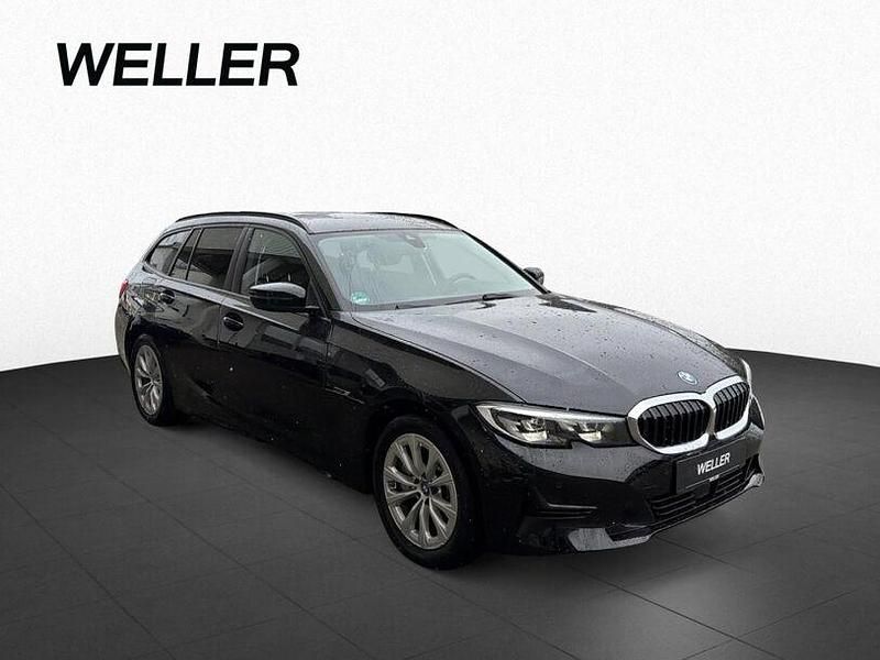 Gebraucht BMW 330e Advantage 292 PS (214 kW) 2022 Schwarz ii (schwarz) Kombi