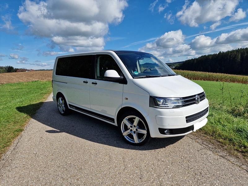 Weiß Gebraucht 2014 VW Multivan Edition Van | 27.950 € - Bild 1/4