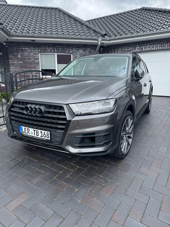 Grau Gebraucht 2019 Audi Q7 Ambiente SUV | 37.490 € (Fairer Preis) - Bild 1/4