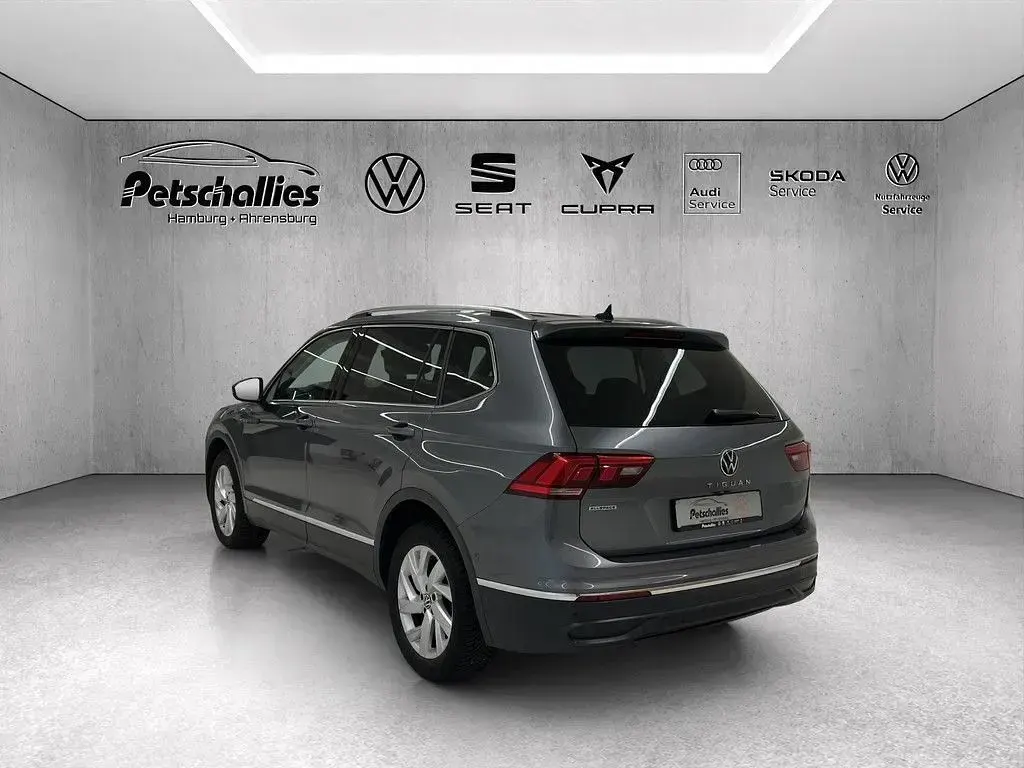 Gebraucht VW Tiguan Allspace Life 150 PS (110 kW) 2022 Grau SUV