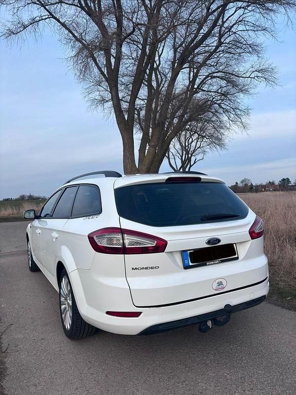 Gebraucht Ford Mondeo 120 PS (88 kW) 2011 Weiß Kombi