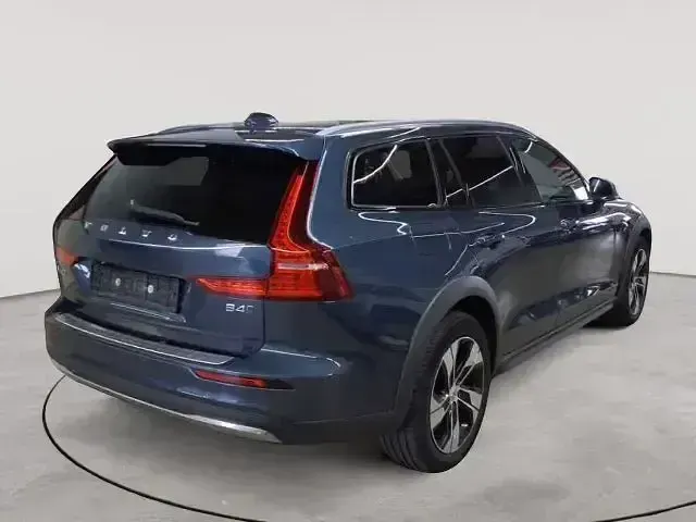 Gebraucht Volvo V60 CC Ultimate 197 PS (144 kW) 2023 Blau Kombi