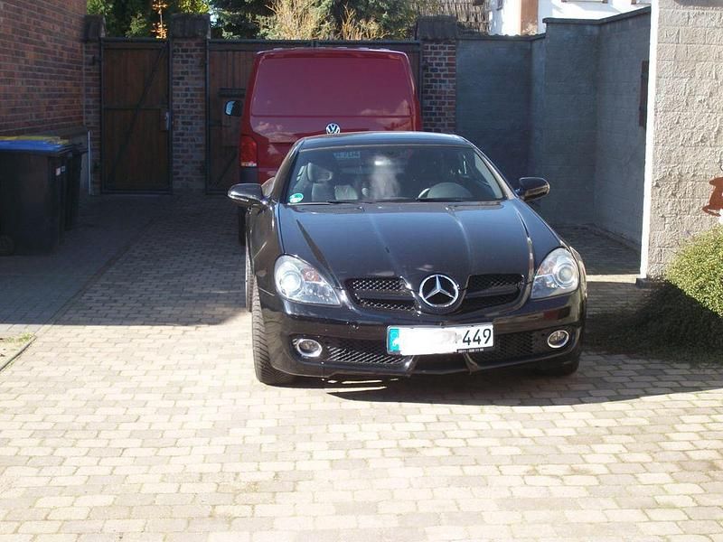 Schwarz Gebraucht 2009 Mercedes SLK200 Cabrio | 12.800 € (Fairer Preis) - Bild 1/4