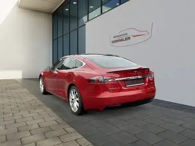 Używany Tesla Model S 311 kW (423 KM) 2019 Czerwony Hatchback