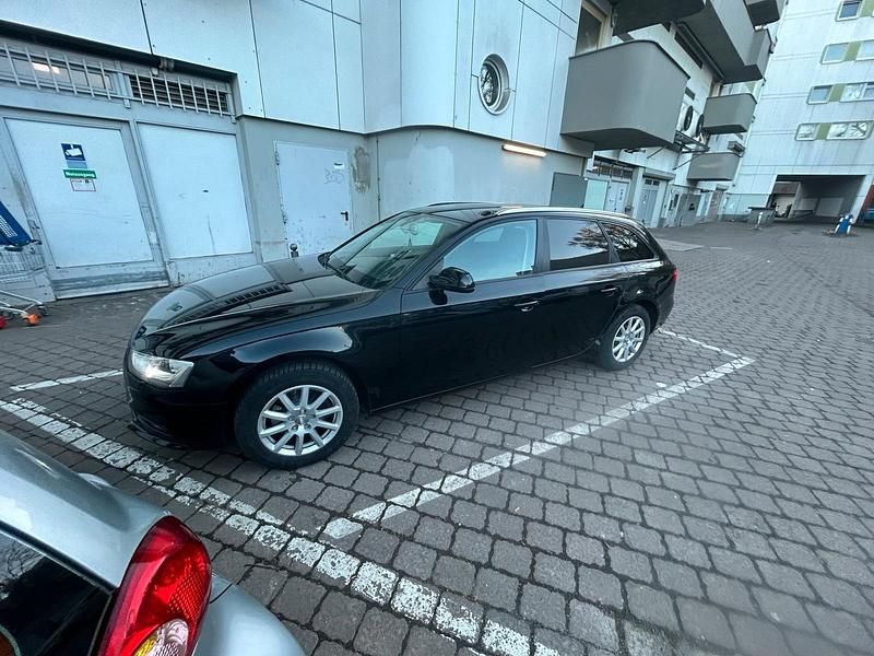 Gebraucht Audi A4 150 PS (110 kW) 2014 Schwarz Kombi