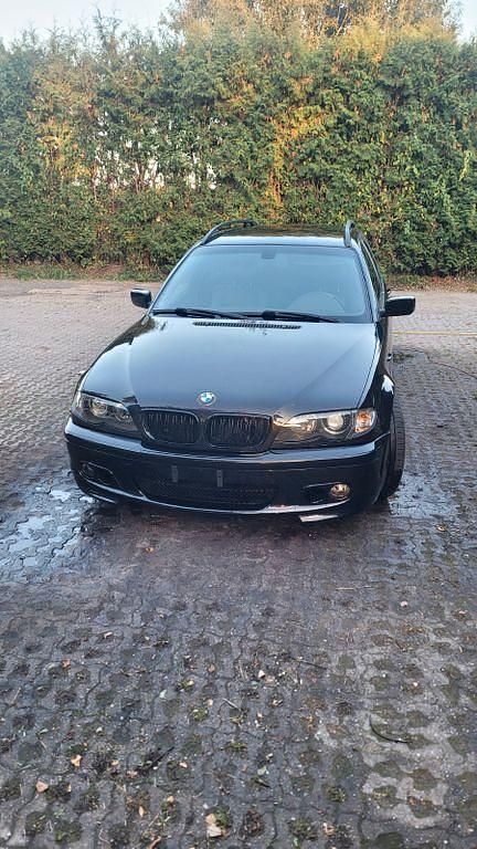 Schwarz Gebraucht 2003 BMW 325 Performance Kombi | 5.800 € (Etwas zu teuer) - Bild 1/4