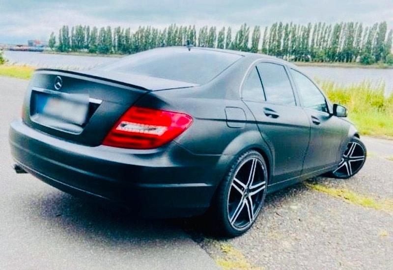 Gebraucht Mercedes 220 170 PS (125 kW) 2011 Schwarz Limousine