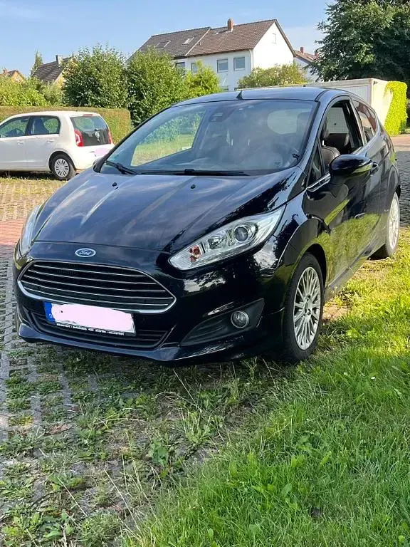 Gebraucht Ford Fiesta Titanium 101 PS (74 kW) 2013 Schwarz Kleinwagen