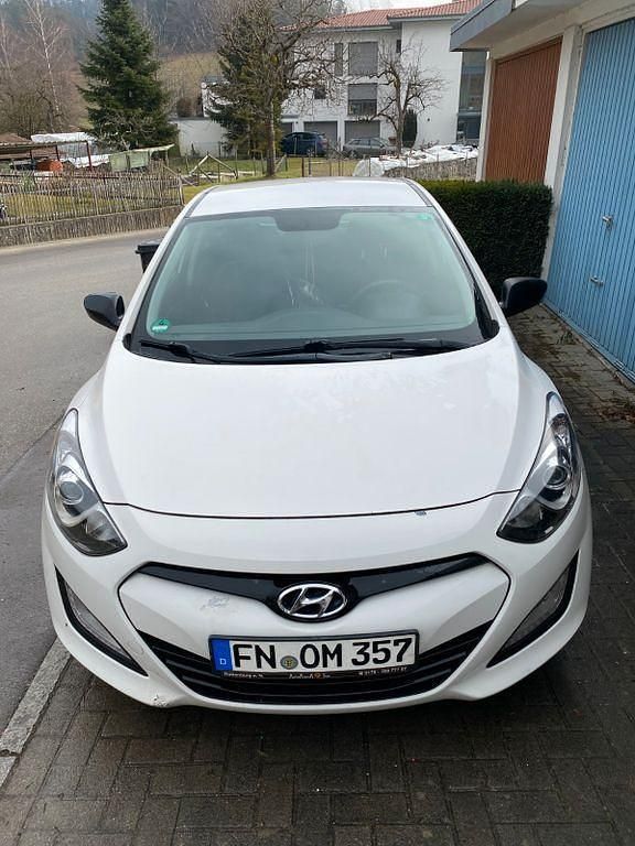 Gebraucht Hyundai i30 Style 110 PS (80 kW) 2014 Weiß Limousine