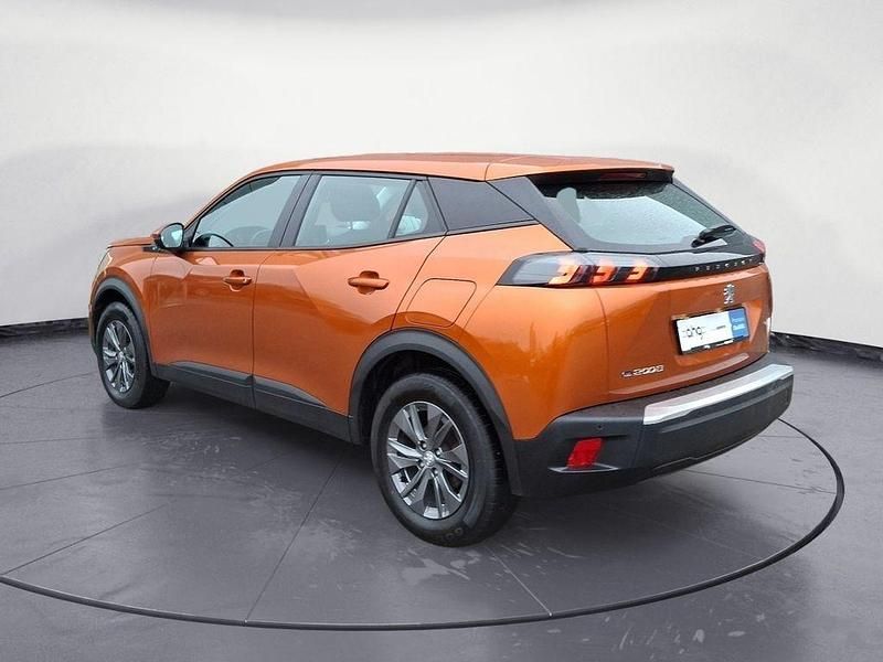 Gebraucht Peugeot e-2008 Active 100 kW (136 PS) 2021 Orange SUV