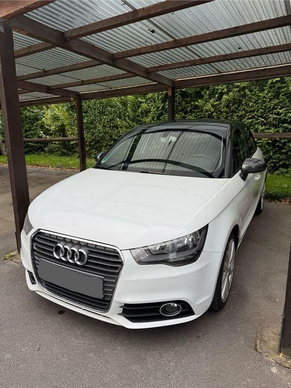 Weiß Gebraucht 2012 Audi A1 Sportback Ambition Kleinwagen | 7.900 € (Teuer) - Bild 1/4