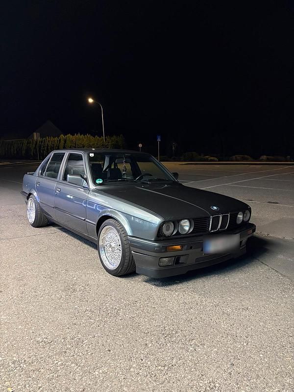 Gebraucht BMW 320 129 PS (94 kW) 1988 Grau Limousine