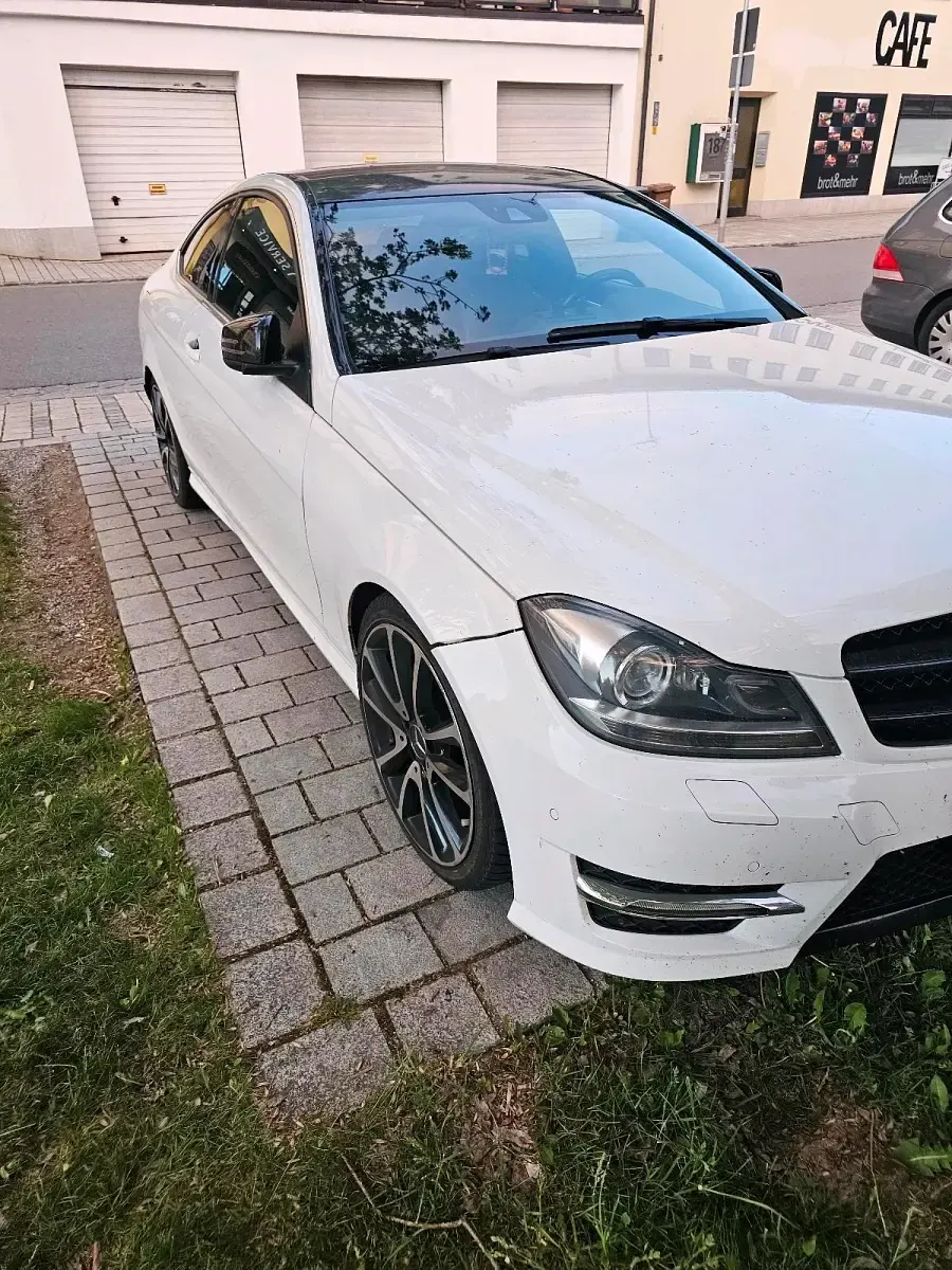 Gebraucht Mercedes C220 170 PS (125 kW) 2013 Weiß Coupé