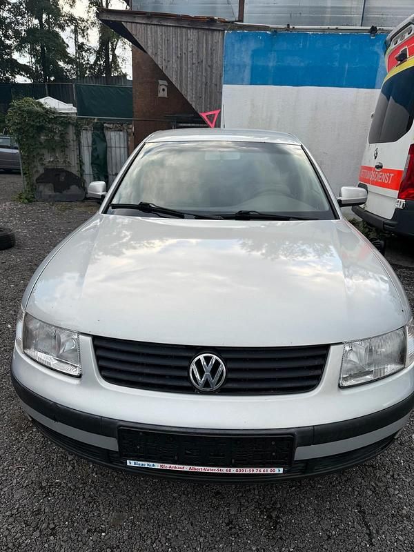 Silber Gebraucht 2000 VW Passat Limousine | 1.499 € (Fairer Preis) - Bild 1/4