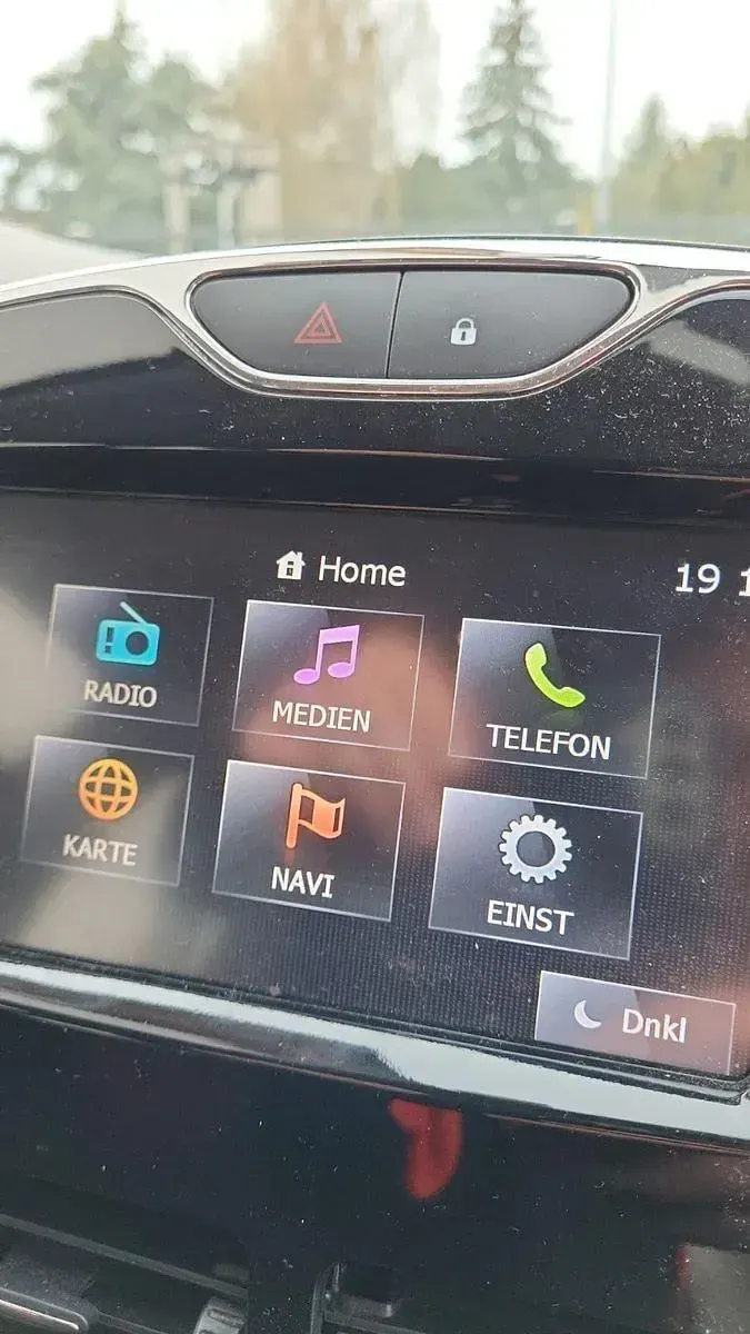 Second-hand Renault Clio IV Expression 75 CP (55 kW) 2013 Roșu Hatchback