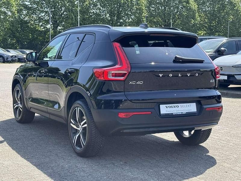 Gebraucht Volvo XC40 Plus 163 PS (119 kW) 2024 Onyx black / SUV