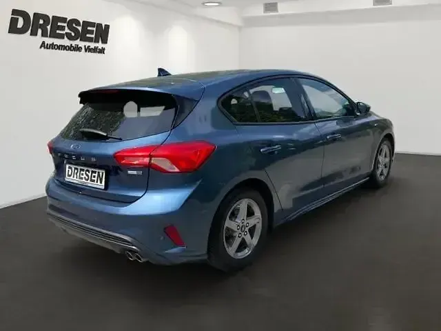Używany Ford Focus ST-Line 155 KM (114 kW) 2020 Niebieski Sedan/Limuzyna