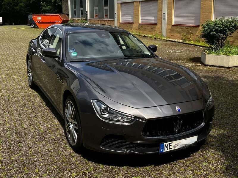 Grau Gebraucht 2017 Maserati Ghibli Coupé | 34.000 € (Etwas zu teuer) - Bild 1/4