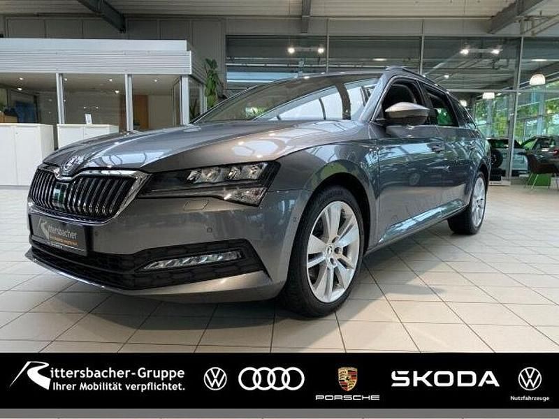 Graphitegrau metallic Gebraucht 2022 Skoda Superb Kombi | 30.790 € (Fairer Preis) - Bild 1/4
