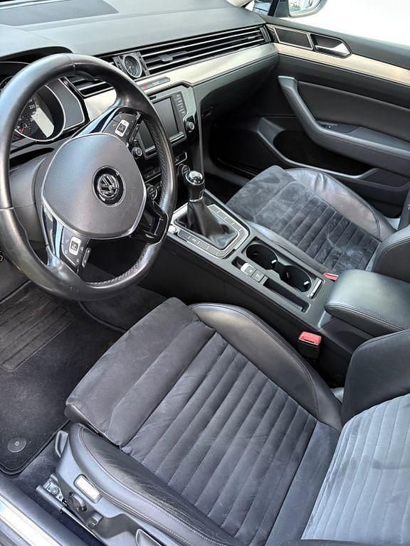 Gebraucht VW Passat Highline 150 PS (110 kW) 2015 Schwarz Kombi