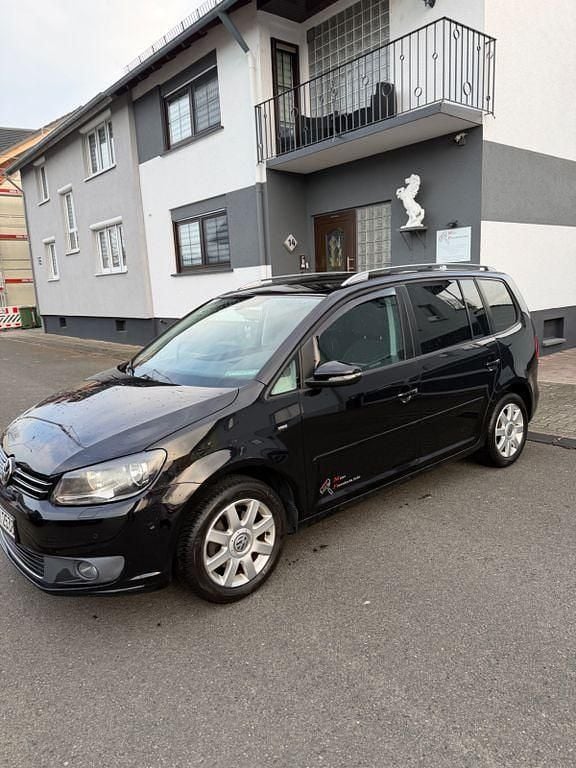 Gebraucht VW Touran Cup 105 PS (77 kW) 2014 Schwarz Van / Kleinbus