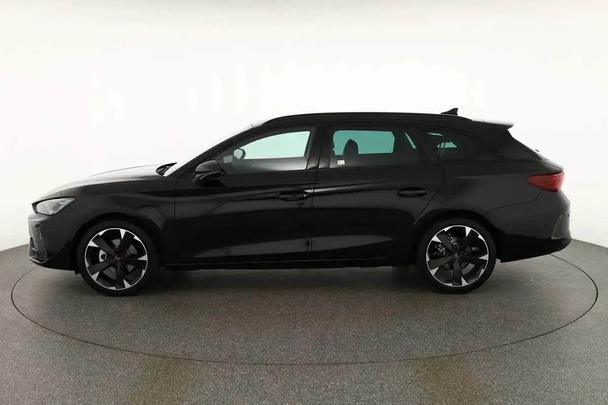Nowe Cupra Leon 150 KM (110 kW) 2025 Czarny Kombi