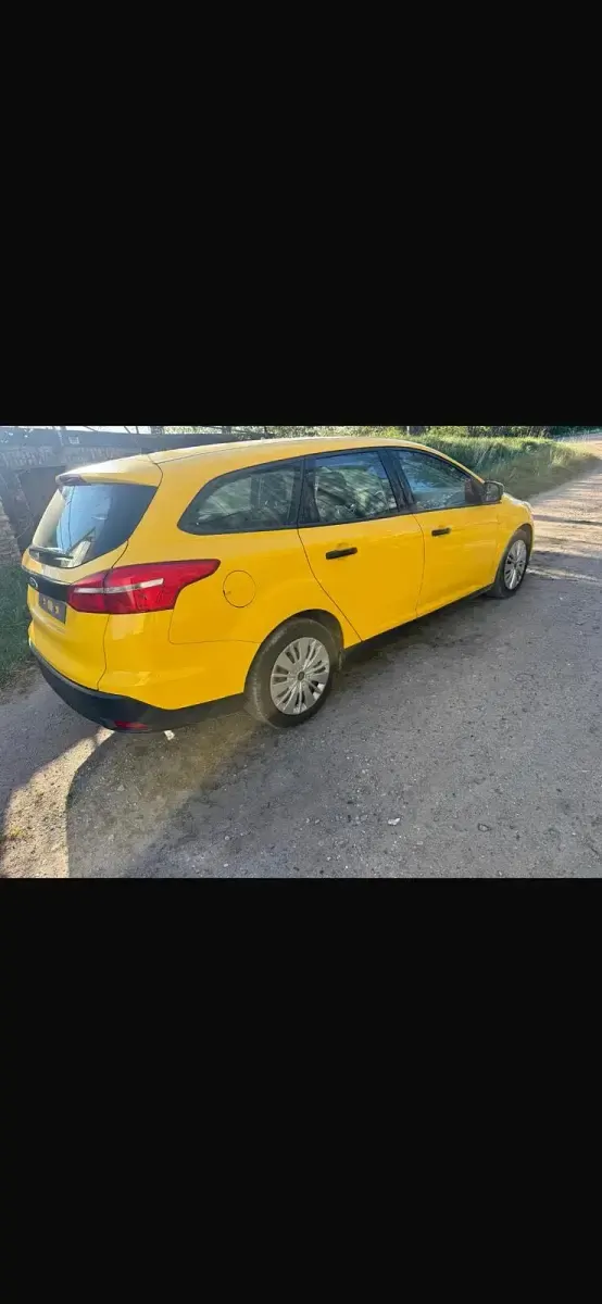 Usata Ford Focus 95 CV (69 kW) 2016 Giallo Station wagon