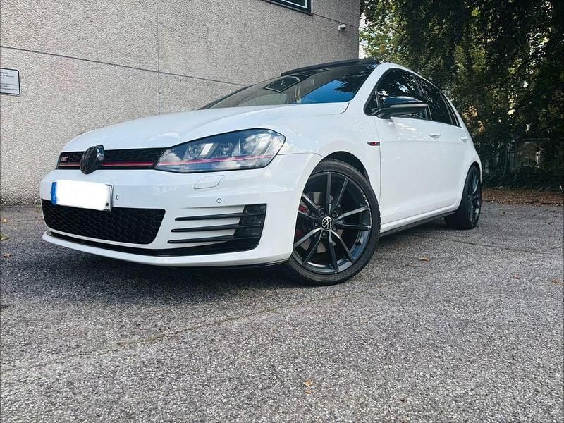 Weiß Gebraucht 2015 VW Golf VII GTI Limousine | 14.299 € (Guter Preis) - Bild 1/4