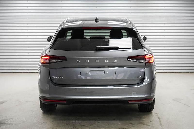 Neu Skoda Superb Selection 2025 Graphite grau metallic (5x) Kombi