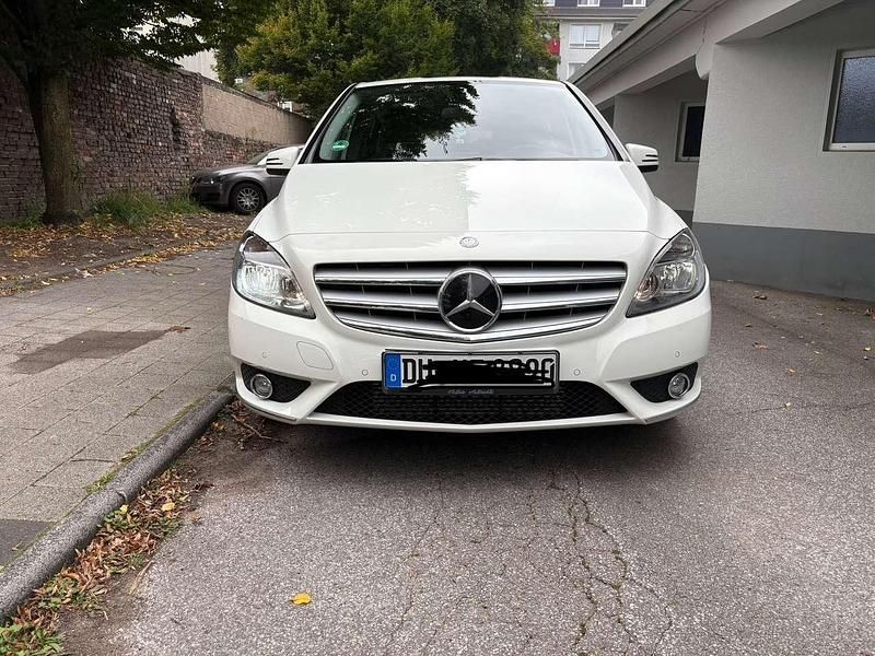 Gebraucht 2014 Mercedes B180 Van / Kleinbus | 9.500 € (Fairer Preis) - Bild 1/4