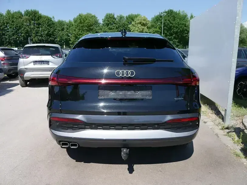 Gebraucht Audi Q5 Sportback Comfort 204 PS (150 kW) 2025 Mythosschwarz metallic SUV