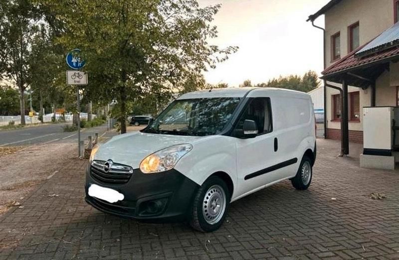 Weiß Gebraucht 2016 Opel Combo Van / Kleinbus | 5.000 € (Superpreis) - Bild 1/4