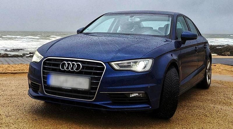 Gebraucht Audi A3 Ambiente 125 PS (91 kW) 2015 Blau Limousine