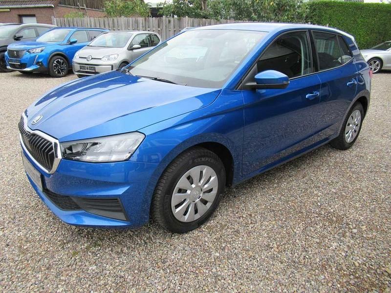 Blau Gebraucht 2022 Skoda Fabia Selection Limousine | 13.950 € (Fairer Preis) - Bild 1/4