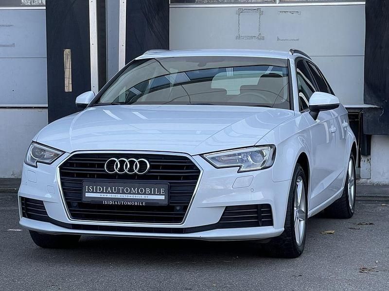Weiß Gebraucht 2017 Audi A3 Comfort Limousine | 16.900 € (Fairer Preis) - Bild 1/4