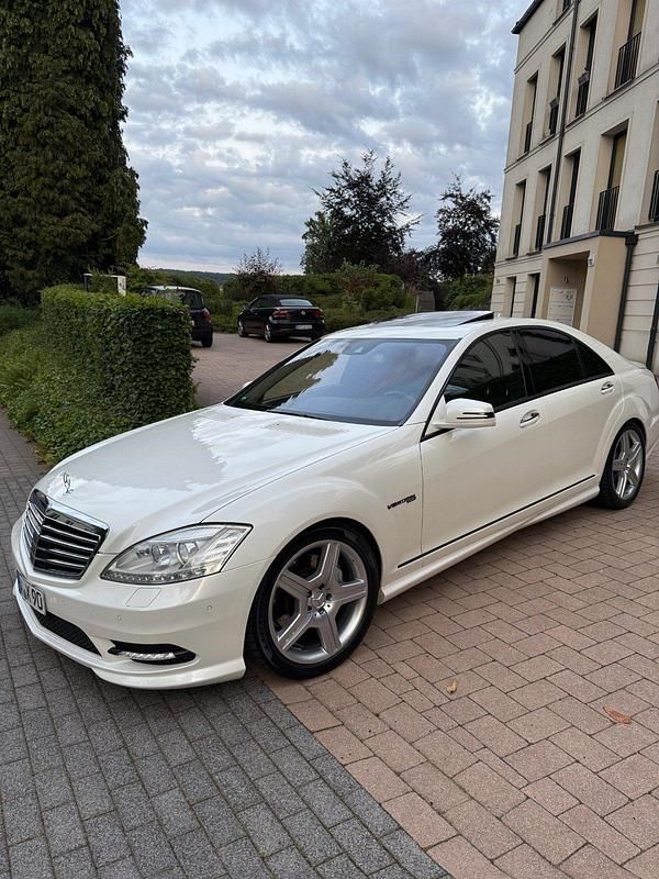 Weiß Gebraucht 2009 Mercedes S500 AMG Limousine | 22.250 € - Bild 1/4