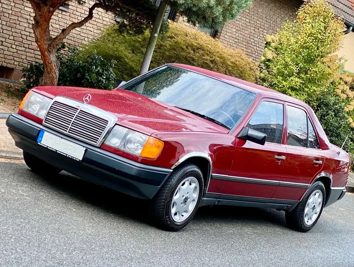 Gebraucht Mercedes 230 132 PS (97 kW) 1988 Rot Limousine
