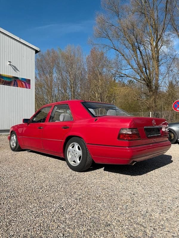 Brugt Mercedes E220 150 HK (110 kW) 1995 Rød Sedan