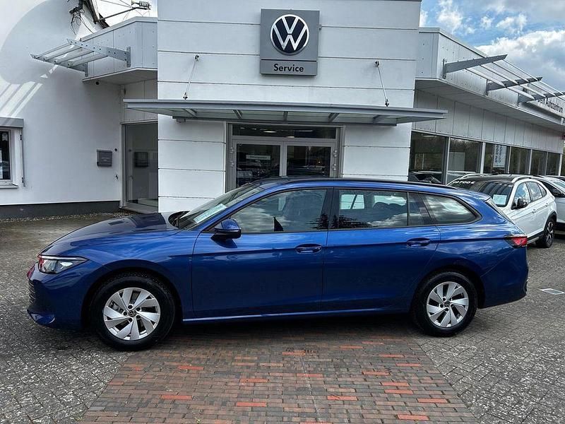 Gebraucht VW Passat 150 PS (110 kW) 2025 Reef blue metallic (metallic) Kombi