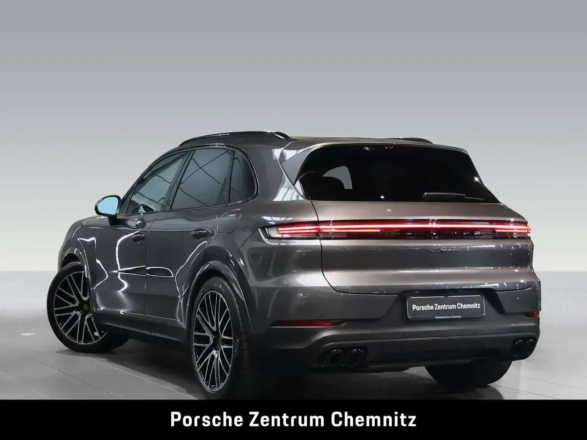 Używany Porsche Cayenne 470 KM (345 kW) 2024 Szary SUV