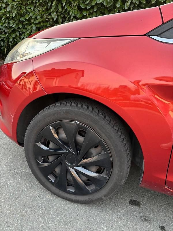 Gebraucht Ford Fiesta 75 PS (55 kW) 2008 Rot Kleinwagen