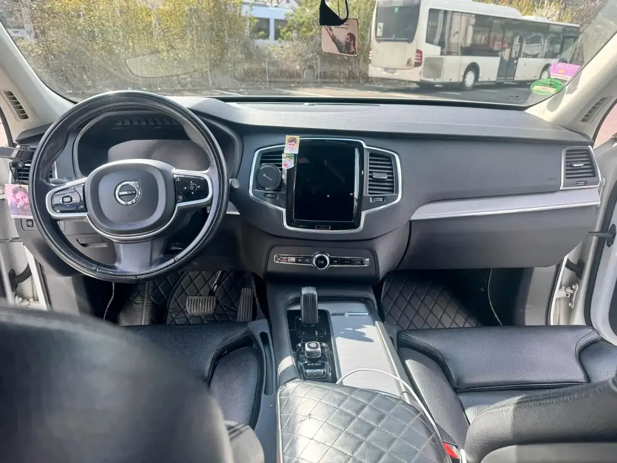 Gebraucht Volvo XC90 235 PS (172 kW) 2021 Weiß SUV