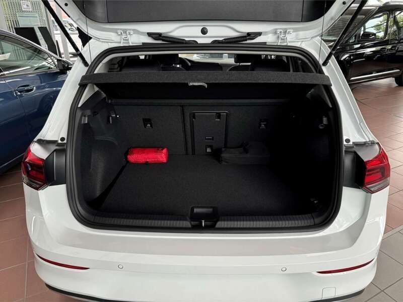 Gebraucht VW Golf VIII Move 150 PS (110 kW) 2024 Weiß Kleinwagen