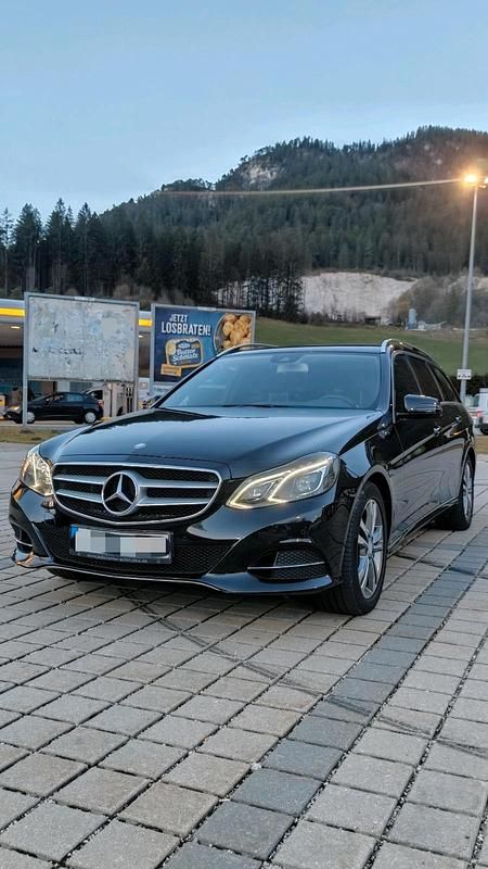 Schwarz Gebraucht 2014 Mercedes E220 Avantgarde Kombi | 16.500 € (Teuer) - Bild 1/4